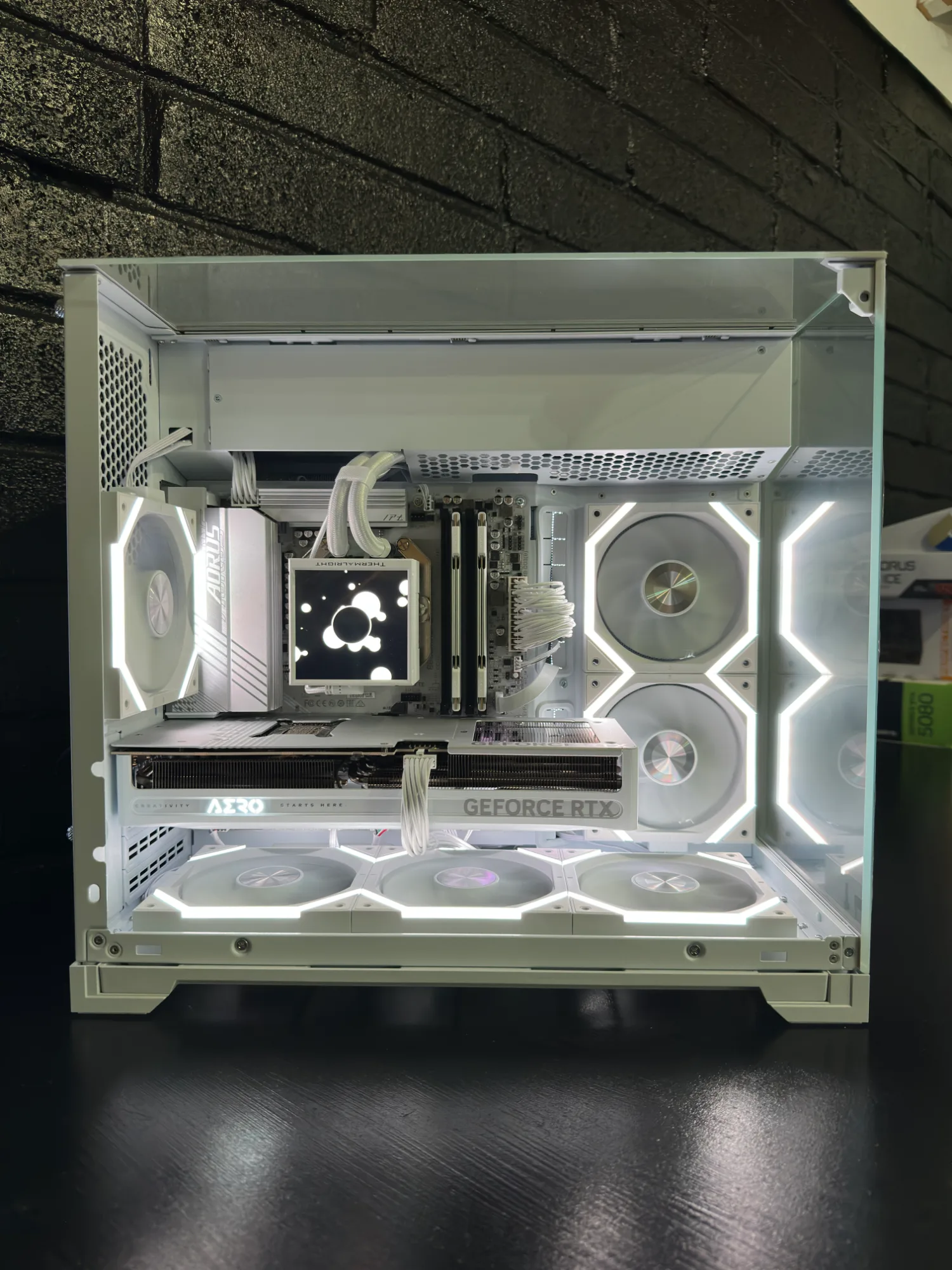 White RTX 5080 Gaming PC – Ryzen 7 9800X3D, photo 3